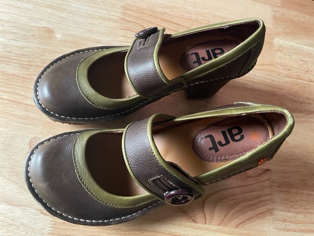 39. Zapatos Mary Jane Art Company Piel