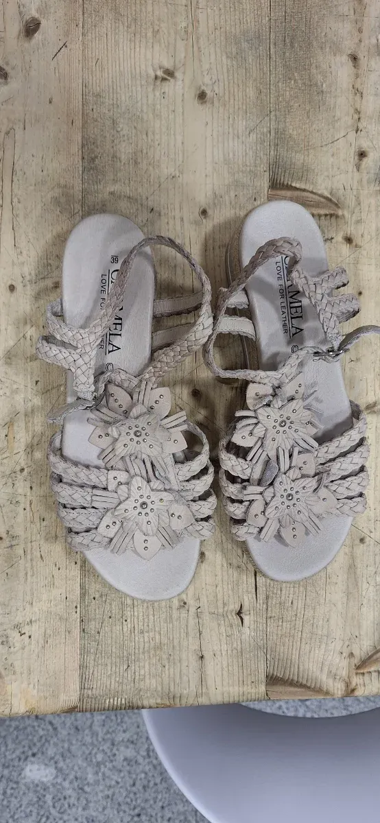 Sandalias Carmela color piedra Sin Estrenar