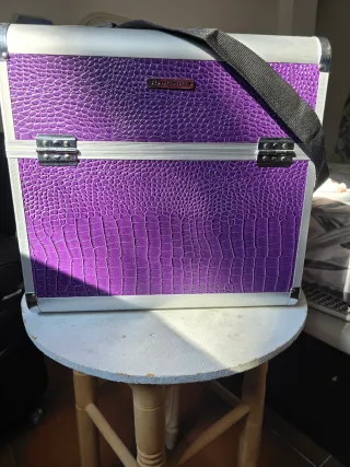 Maletín de peluquería morado y plateado