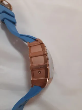 Reloj de titanio con correa azul