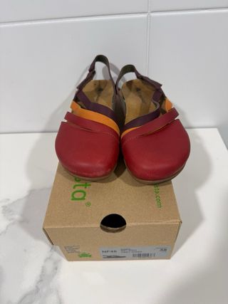 Zuecos El Naturalista Rojo, Naranja y Morado