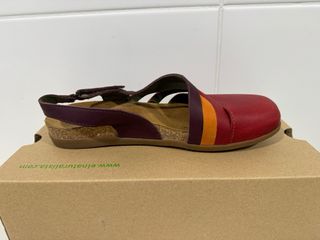 Zuecos El Naturalista Rojo, Naranja y Morado