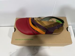 Zuecos El Naturalista Rojo, Naranja y Morado