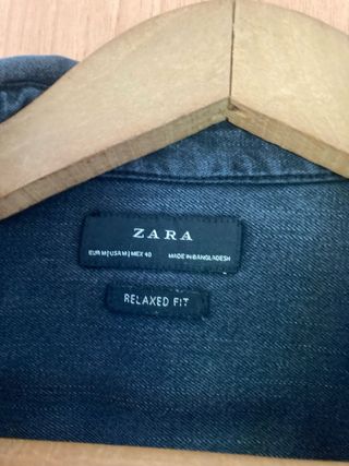 Camisa Zara gris oscura con bolsillos