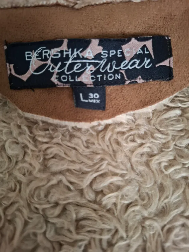 Chaleco Bershka Marrón con Cinturón