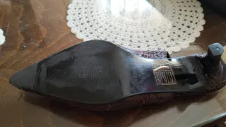 Zapatos de tacón marrón para fiesta. Un solo uso