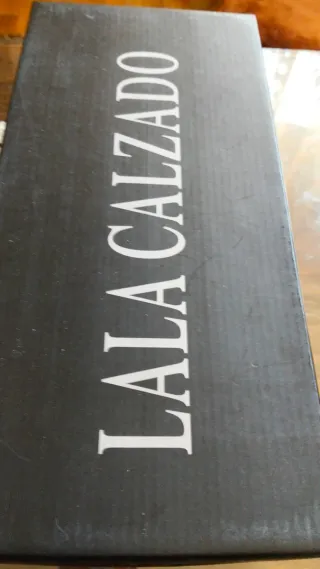 Zapatos de tacón marrón para fiesta. Un solo uso