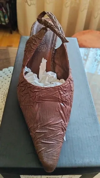 Zapatos de tacón marrón para fiesta. Un solo uso