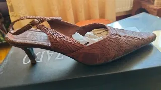 Zapatos de tacón marrón para fiesta. Un solo uso