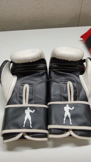 Pack Guantes Boxeo + Espinilleras Muay Thai