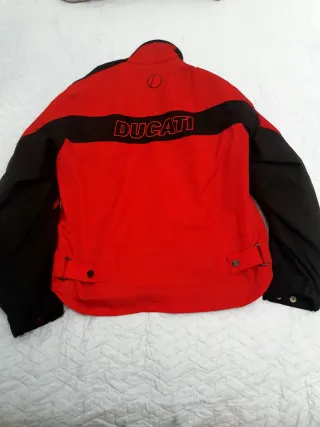 Chaqueta Ducati Roja y Negra
