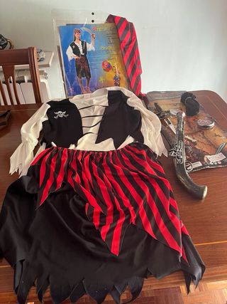 Lote disfraces pirata; bruja y sombrero viuda