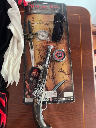 Lote disfraces pirata; bruja y sombrero viuda