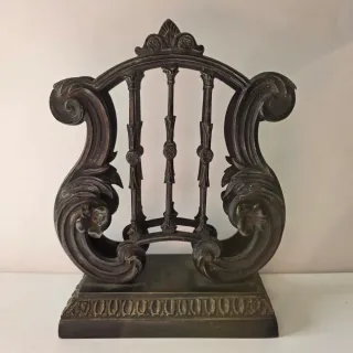Antico porta lettere a forma di lira in bronzo