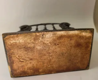 Antico porta lettere a forma di lira in bronzo