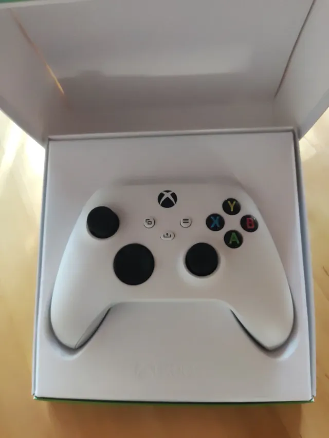 Mando Xbox Robot White
