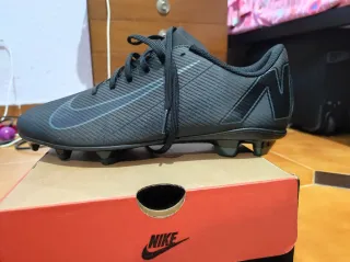 Zapatos de fútbol Nike negros