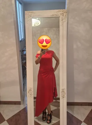 Vestido Rojo Asimétrico
