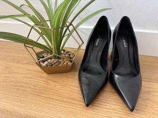 Zapatos de tacón Uterqüe negros