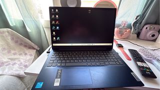 Tablet Lenovo Negra/Azul
con mouse y cargador 
