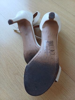 Sandalias blancas de tiras