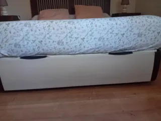 Vendo colchón de 1,50 Bed's y regalo canapé