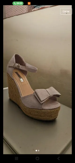 Zapatos de cuña violeta con lazo