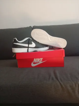 Zapatillas Nike Negras y Blancas