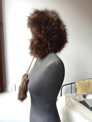 Cappello con cappuccio e pelliccia