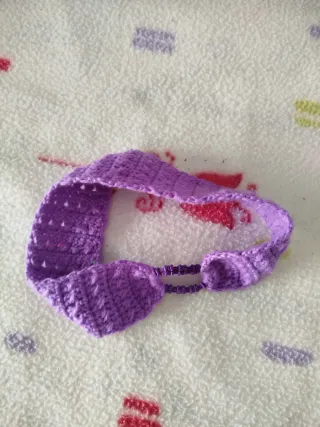 Diadema crochet morada artesanal y elástica