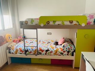 Cama tren 2 camas con 3 cajones y armario.