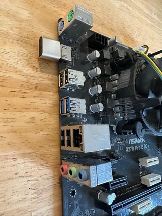 Placa Base ASRock Q270 +
Procesador Intelcore I3