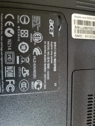 Acer Aspire One JAV60 Portátil. Con funda.