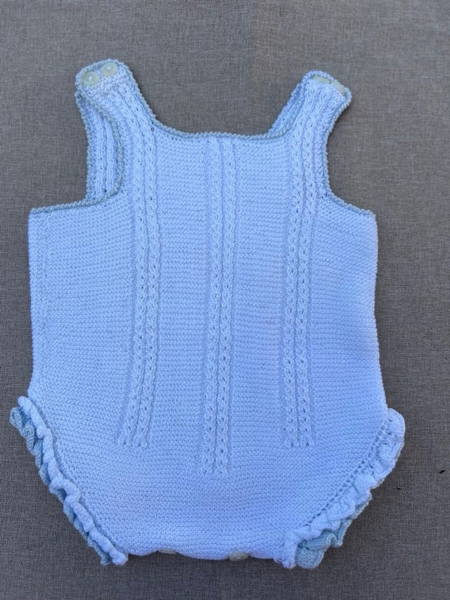 Ropita tejida para bebé azul