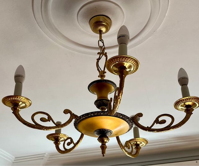 Lámpara de techo dorada