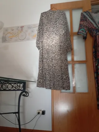 Vestido estampado beige y negro