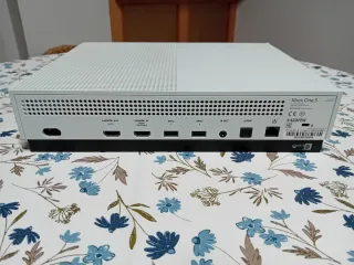 Xbox One S 1TB + Mando + Juegos
