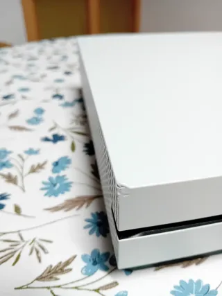 Xbox One S 1TB + Mando + Juegos
