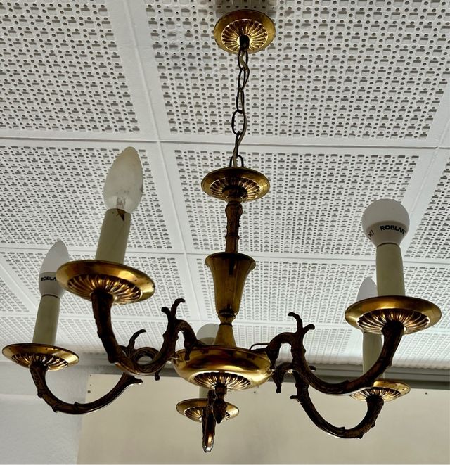 Lámpara de techo dorada con 5 brazos