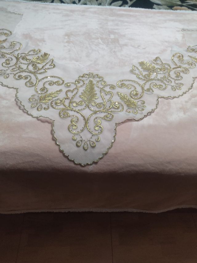 Manteletas Adulto Doradas y Blancas