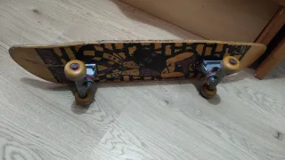 Monopatín adulto UNCENSORED SKATEBOARDS
