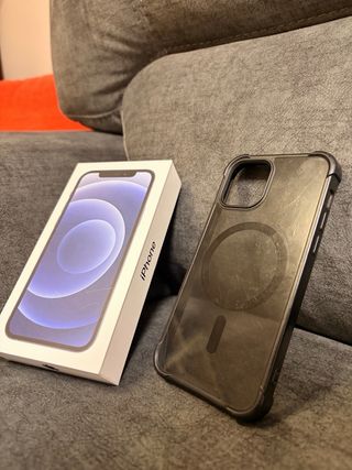iPhone 12 con caja