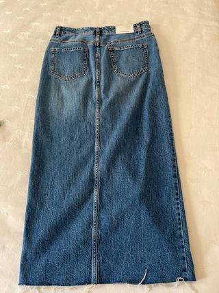 Falda vaquera larga azul con abertura