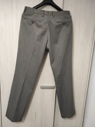 Traje de chaqueta gris. 