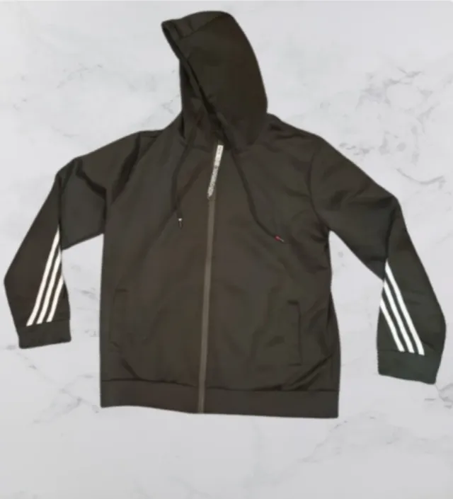 Chándal negro con rayas blancas