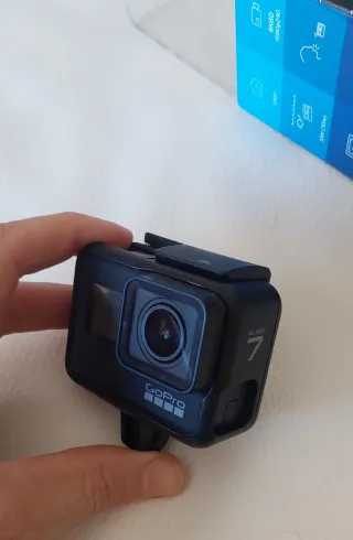 GoPro Hero 7 Black + Karmagrip + 3 batterie + ricarica