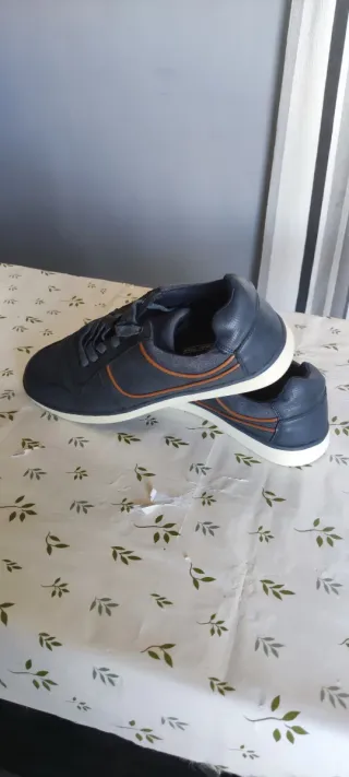 Zapatillas deportivas azul marino y marrón T42