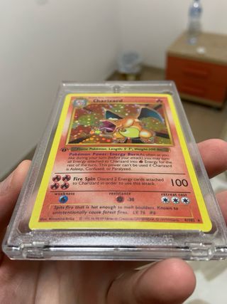 Carta Pokémon Charizard Base Set 1999