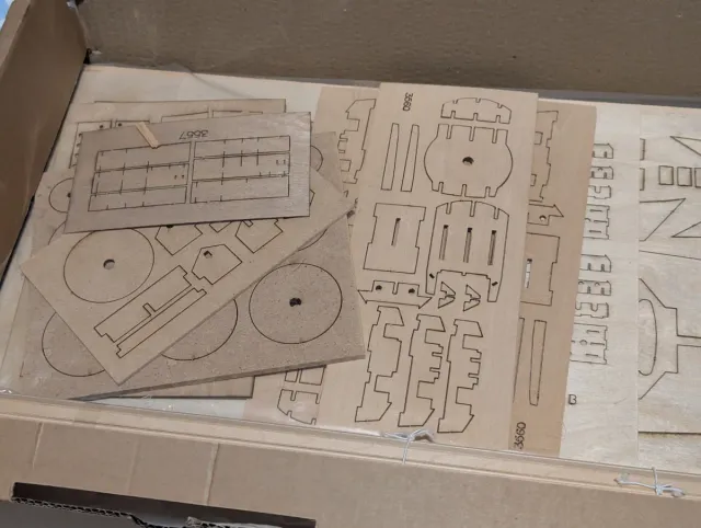 Maqueta Bismarck Amati 1:200