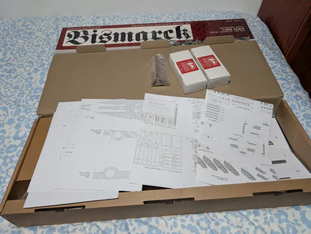 Maqueta Bismarck Amati 1:200